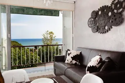 Appartement 'Sant Pol' près de la plage avec terrasse partagée, Wi-Fi et A/C