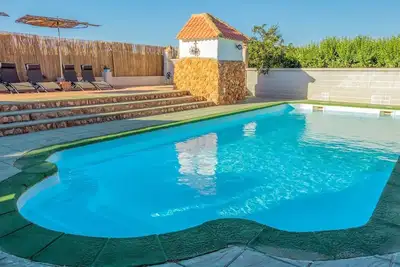 Image de Maison de vacances \"Casa Rural Tesorillo Cat Superior\" avec vue sur les montagnes, piscine et Wi-Fi.