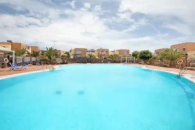 Image de Maison de vacances \"Las Fuentes Corralejo\" avec vue sur les montagnes, piscine partagée & Wi-Fi