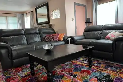 Image de 1 mi to Stadium-dog friendly-fence yrd