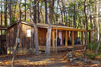 Image de Cozy Cabin w/Hot Tub: Fall Foliage Near Shenandoah