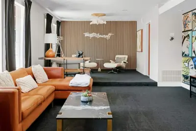 Image de The Palmcroft by LuxeKey | Unique Maximalist Home w/Pool & Casita