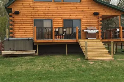 Image de Luxury Waterfront Log Cabin. . . Memories Abound