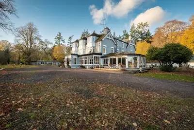 Image de A luxurious Country home- 2 mins drive to Loch Ness (sleeps 28)