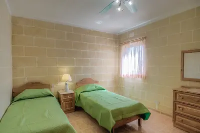Image de Modern 3rd floor penthouse + air conditioning in a perfect location in Victoria