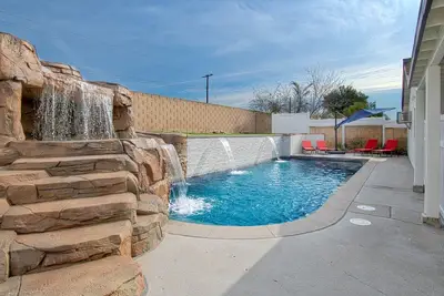 Image de Funtierland + California Vibes + Pool, Rockslide and Spa + Game room