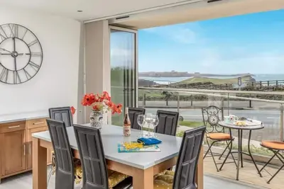 Image de Apartment Sleeps 4 stunning views/sunsets overlooking Whipsiderry Beach/ Newquay