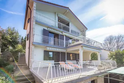 Image de Appartement de vacances avec vue sur la mer dans un quartier calme entouré de verdure à 100 m de la plage
