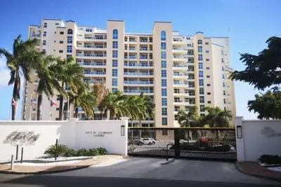Image de Beautiful 2 bedroom 2. 5 bath Beachfront Condo