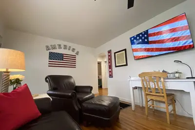 Image de The Extraordinarily Striking American Bungalow