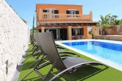 Image de Villa · Romàntica · ★5, 0 · 3 chambres · 3 lits · 2 salles de bain