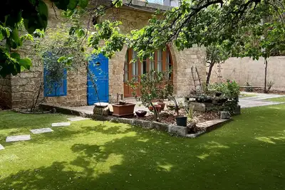 Image de Ultimate experience of living in a traditional Legacy with a natural setting