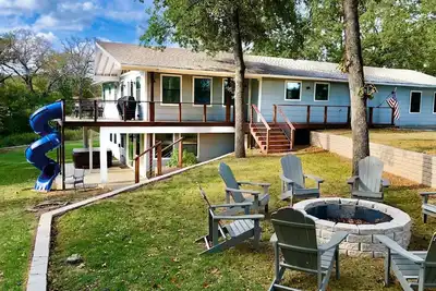 Image de New! 3 Acre, 5bd/5bth Lakehouse w/Hot tub & Cinema