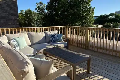 Image de 4 bed 2 bath unit on Campus Corner with rooftop deck - sleeps 12