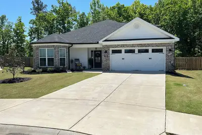 Image de New Ranch on a private cul-de-sac wooded lot - Minutes from Augusta National