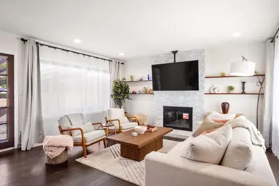 Image de Relaxing House w/ Bbq, Firepit, Laundry, Private Yard - near Lax, SoFi, Forum