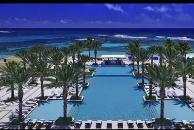 Image de Beautiful 3 bedroom Condo  - Steps to the Beach