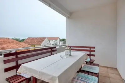 Image de Appartement de deux chambres avec la terrasse et la vue sur le mer Pirovac, Sibenik (A-15320-d)