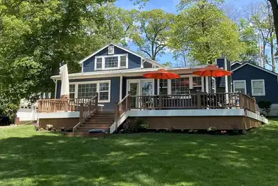 Image de Lakehouse on beautiful Big Long Lake