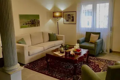 Image de Newly renovated 3 bedroom home with easy parking in volos