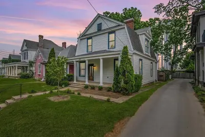 Image de This house is a 3 bedroom(s), 2. 5 bathrooms, located in Lexington, Ky.