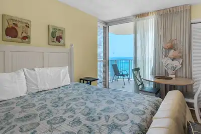 Image de Beautiful Studio, Gulf-Front, Heated Lagoon Pool + Free Attraction Tickets!