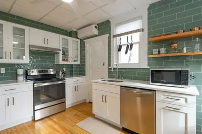 Image de Beautiful Remodeled Downtown Frederick Cottage (Pet-Friendly)