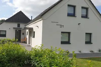 Image de Vacation apartment Meermuschel in Burhave for 2-4 pers. with garden and barbecue by the sea