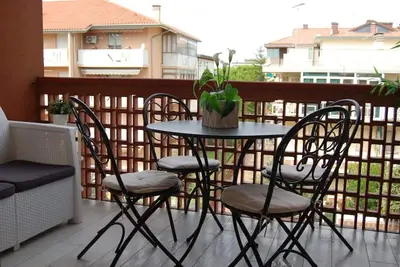 Image de Bright, renovated apartment with two rooms and parking space - 300m from the sea
