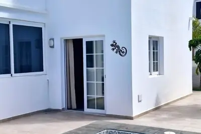 Image de Stunning New 2 bedroom Villa located 10/15 min from Marina Rubicon, Pool Heating