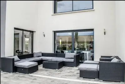 Image de ♥️ Magnifique Villa +260 M2 Piscine Parking
