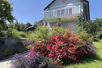 Image de Comfortable villa for 6 people with lake view and beautiful garden