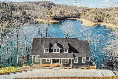 Image de New! Lakefront Panoramic Views of lake and Mountains, Large Covered 2-Slip Dock