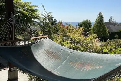 Image de A Sweet Suite 5 min from the beach and town!