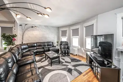 Image de The Pleasant Mansion 6br (Uptown/Downtown) by Lux Life