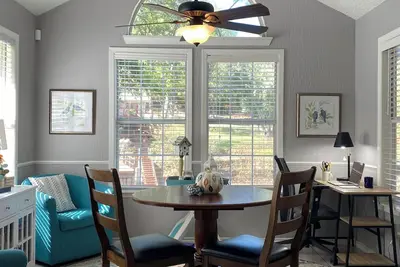 Image de Dog & kid friendly home on Cedar Creek Lake. Kayaks. Games. Peaceful. Quiet.