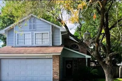 Image de Charming Home Near Iah, Minutes from Malls!