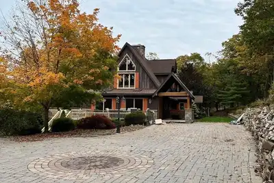 Image de Large, beautiful home-close to Psu!