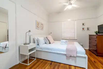 Image de Entire home close to restaurants and tourist attractions in inner South Canberra