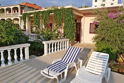 Image de Appartement de trois chambres prés de la plage Prigradica, Korcula (A-19333-a)