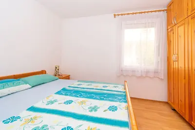 Image de Appartement de deux chambres avec le balcon et la vue sur le mer l'île de Vir - Kozjak - Vir - Kozjak, Vir (A-20149-a)