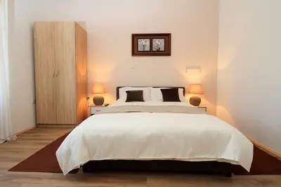 Image de Appartement de deux chambres Otocac, Velebit (A-20246-a)
