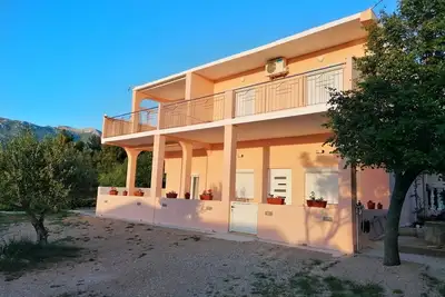 Garçonnière avec la terrasse Rovanjska, Paklenica (As-14732-b)