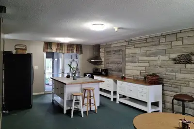 Image de Rural peace and quiet 10 minutes from Ball State. Remodeled church.