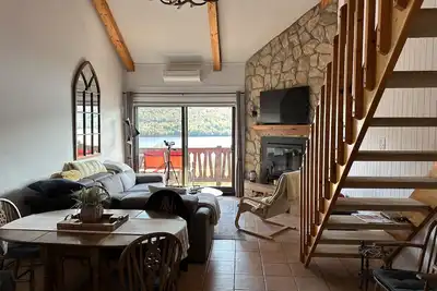 Image de Breathtaking lake and mountain view 2 bdrm condo