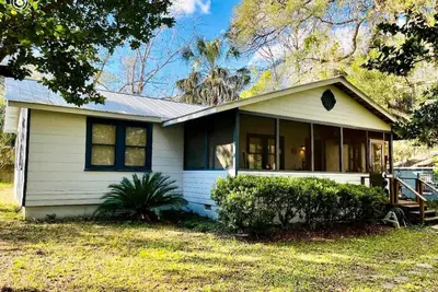 Image de Charming, Clean/Cozy home one block from Downtown!