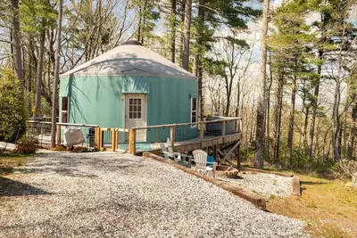 Image de Soak in the Hot Tub & View the Stars @ \"Starlight Yurt\"