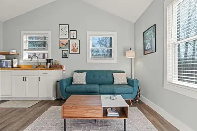Dog Friendly Tiny Home 15 Min from Asheville's Best