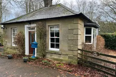 The Lodge- charming cottage on private country house estate