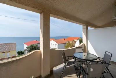 Image de Appartement de deux chambres avec la terrasse et la vue sur le mer Mandre, Pag (A-3084-d)